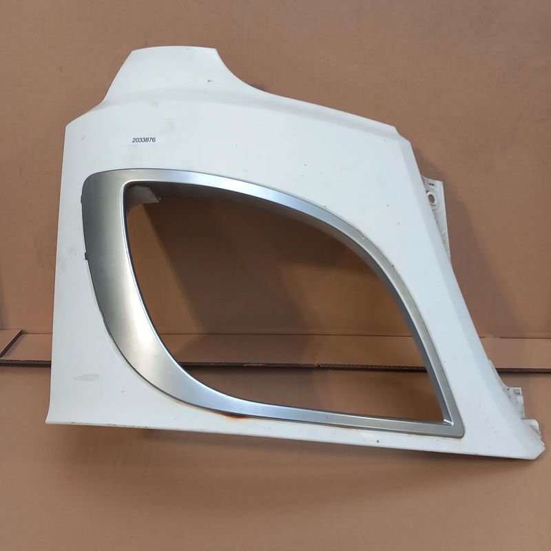 DAF XF 106 BH7 LIFT Osłona reflektora prawa z ramką 2033876