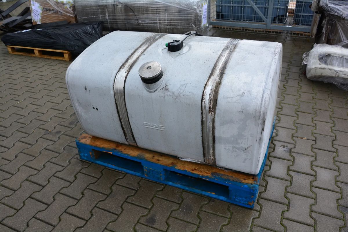 Zbiornik paliwa 400L DAF komplet z łapami i smokami 2198103