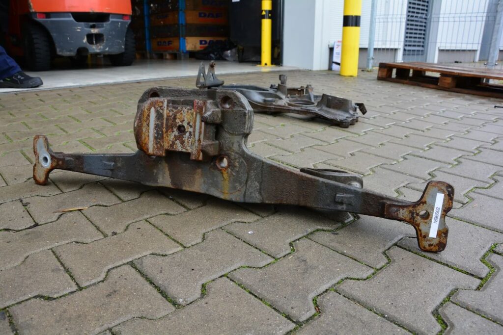 Jarzmo zawieszenia pneumatycznego DAF 2441673 1896602